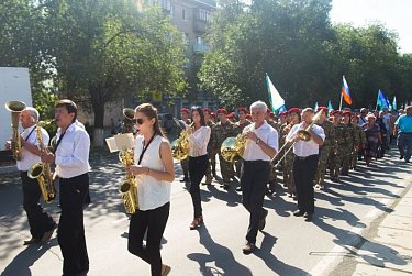 День ВДВ Оренбуржье отметило торжественными шествиями и митингами