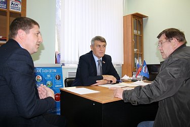 На прием к депутатам