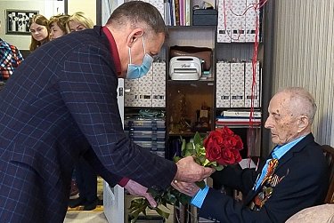Ветерана поздравили с юбилеем