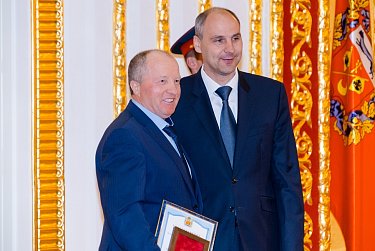 Губернатор вручил госнаграды