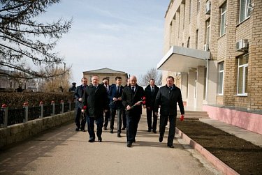 Герои не умирают, они живут в наших сердцах