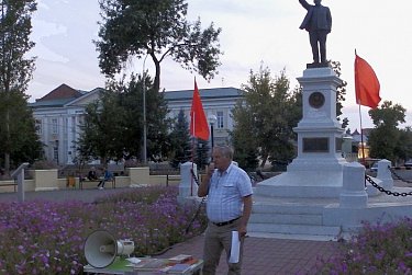 Депутаты посетили народный музей защитников Отечества