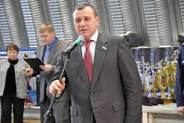 Спорт и труд рядом идут