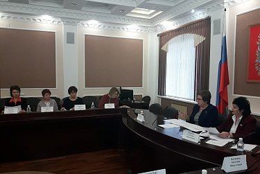  Комитет рассмотрел законы социального развития