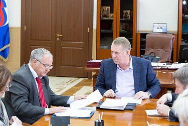 Политические убеждения не должны мешать общей работе