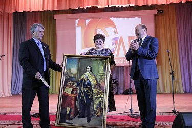 Депутаты поздравили работников социальной защиты населения Оренбуржья