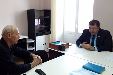Ермек Алкулов помогает жителям в своем округе