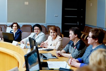 Награды победительницам конкурса «Женщина – героиня и созидательница»