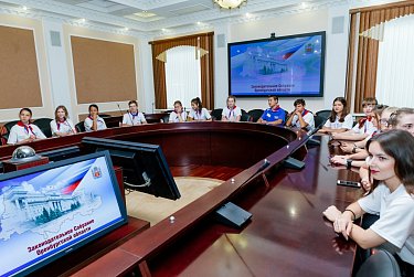 «Парламентский урок» провел Олег Димов