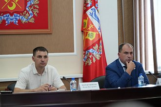 Такси с желтой полосой 
