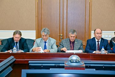 Утверждена повестка предстоящей парламентской сессии