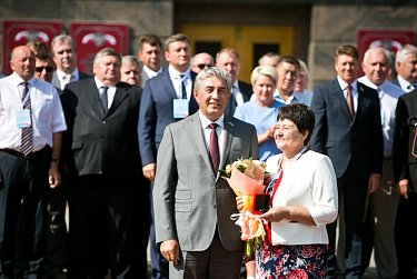 Автомобили для лучших учителей Оренбуржья