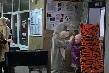 Депутат поздравил малышей