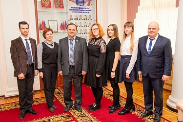 Экскурсия в областном парламенте для школьников из Орска