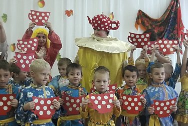 Андрей Аникеев привез подарки детям