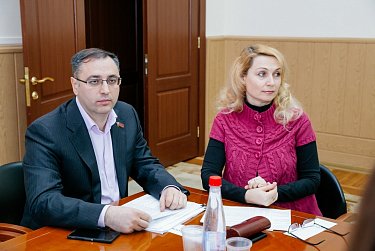 Депутаты обсудили проекты областных законов