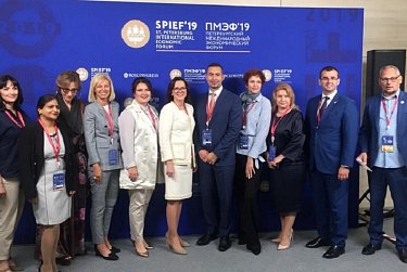  Оксана Набатчикова работала на Петербургском международном экономическом форуме