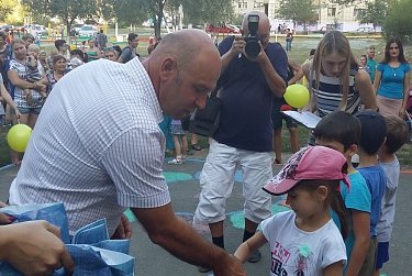 Орчане в День города получали подарки