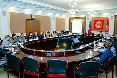 В Законодательном Собрании рассматривается обязательный публичный отчет губернатора Оренбургской области