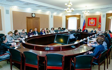В Законодательном Собрании рассматривается обязательный публичный отчет губернатора Оренбургской области