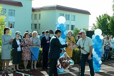 Спортивный подарок от депутата 