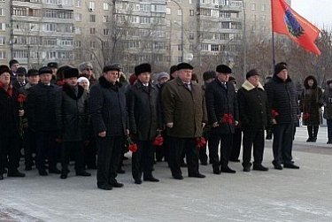 Депутаты возложили цветы к мемориалам воинской доблести