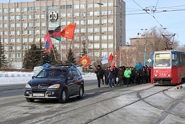 Помним героев