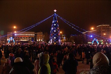 Зажглись огни новогодней елки