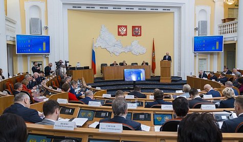 Евгений Солнцев впервые отчитался перед депутатами Заксобрания