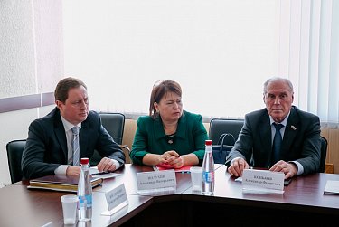 Совершенствуя областное законодательство