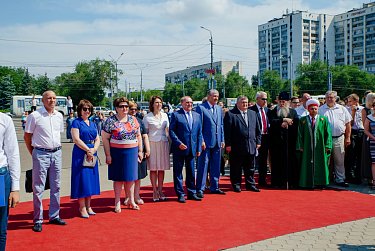 Депутаты поздравили «золотую» молодежь Оренбуржья