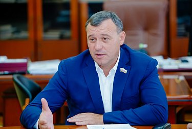 Олег Димов провел совещание с фракциями 