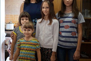 «Августовский десант» доставил школьные ранцы