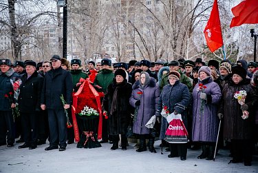 Помним героев