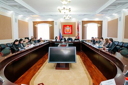 Комитет готовится к парламентской сессии