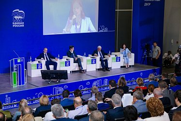 Олег Димов: «Объединяя идеи жильцов, мы делаем их дворовые территории лучше»