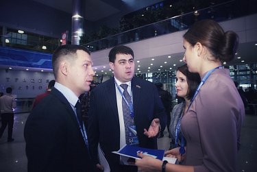 Оренбургские единороссы работают в Москве