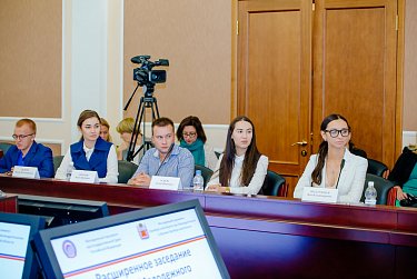 Сергей Грачев встретился с молодыми парламентариями