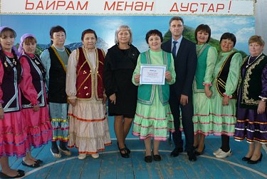 Депутаты поздравили с праздником представителей старшего поколения