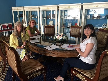 Оксана Набатчикова ознакомилась с практикой развития дошкольного образования в Санкт-Петербурге