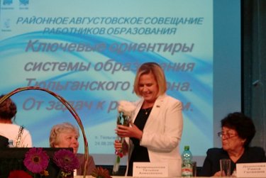 Депутаты участвуют в августовских конференциях