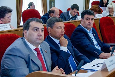 Депутаты совершенствуют региональное законодательство