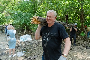 Депутаты навели чистоту и порядок