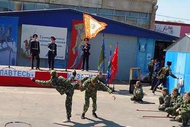 Депутаты пожелали молодым казакам следовать ратным традициям