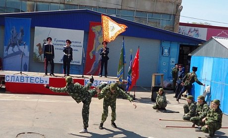 Депутаты пожелали молодым казакам следовать ратным традициям
