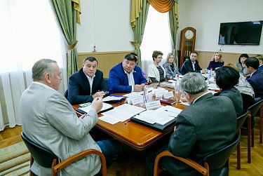 Профильный комитет рассмотрел законопроекты