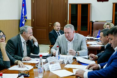 Профильный комитет рассмотрел законопроекты