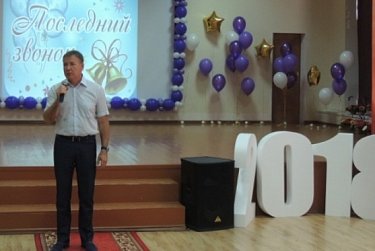 Депутаты поздравили выпускников Оренбуржья