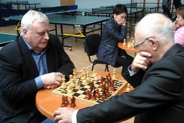 На спортивных площадках – муниципальные служащие