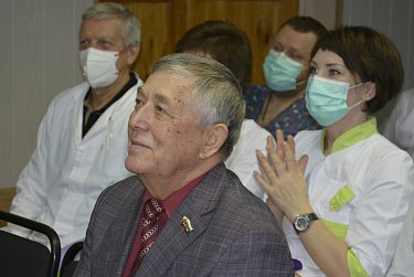 Законодатели отметили врачей госпиталя ветеранов войн